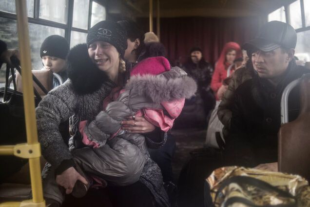 Опубліковані несамовиті фото з Дебальцевого: 500 людей залишилися в пеклі