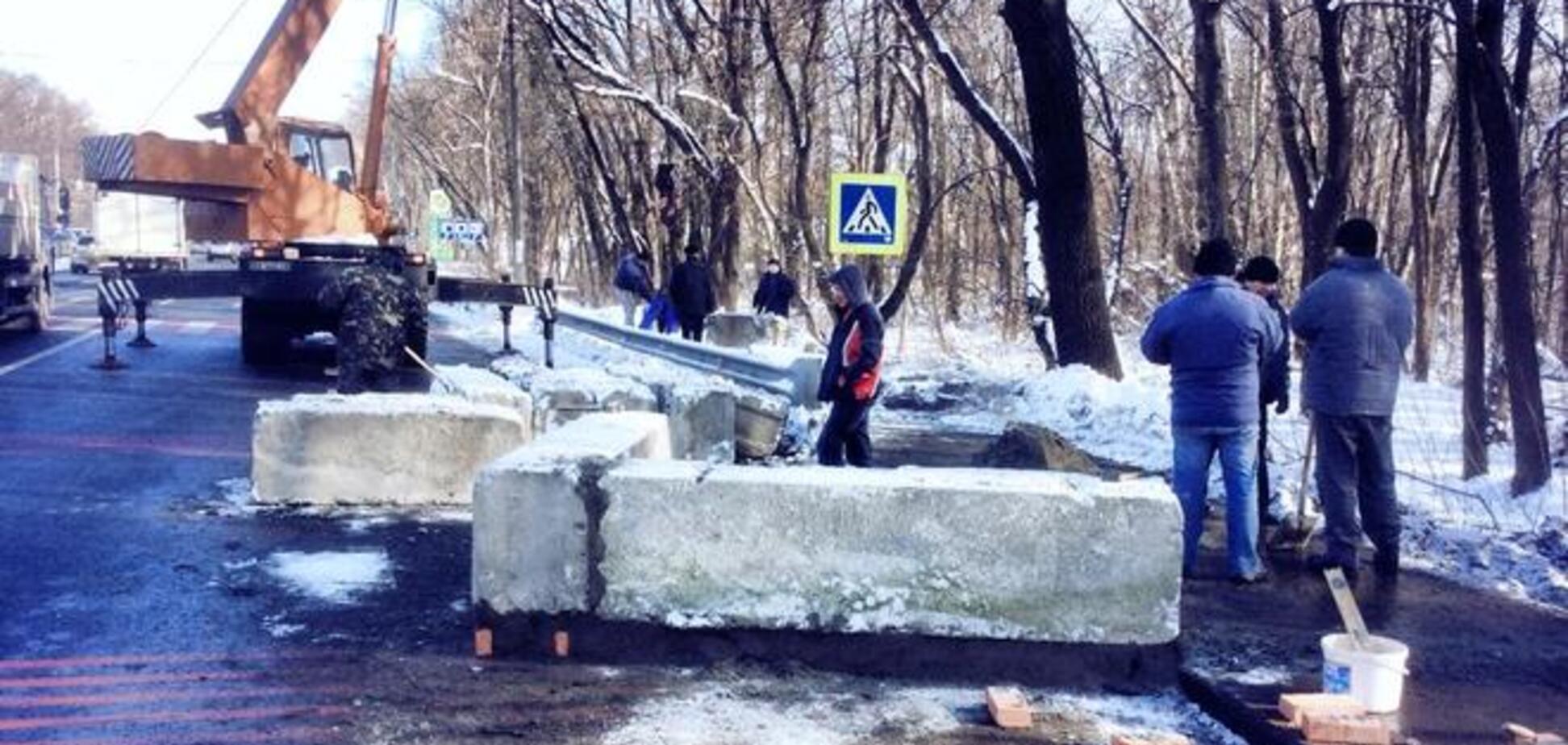 При въезде в Киев предприниматели построили новый блокпост