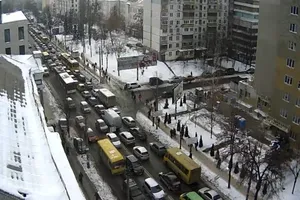 Затор на Лукьяновке, 11 февраля