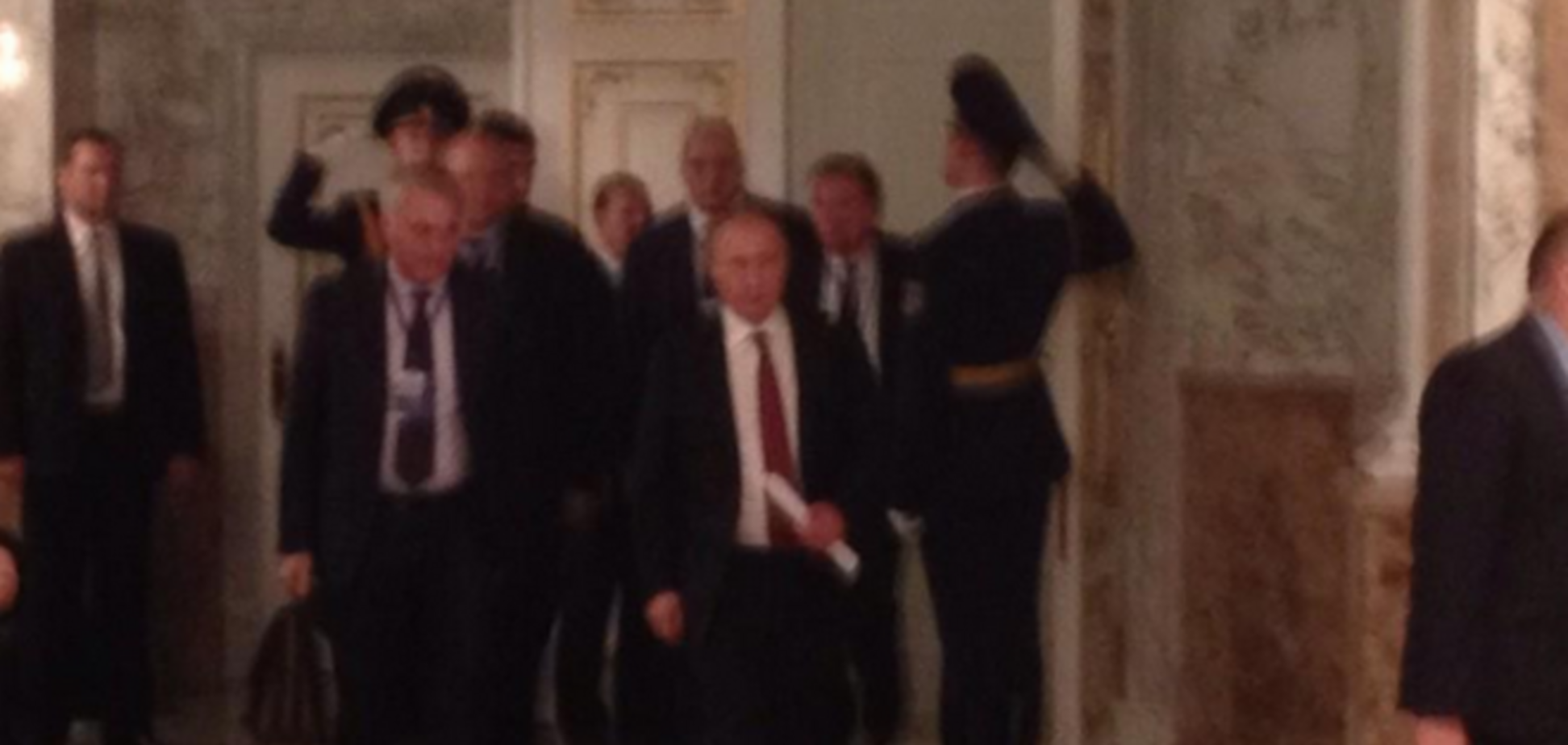 Путин и Меркель прерывали переговоры в Минске - состоялся краткий разговор