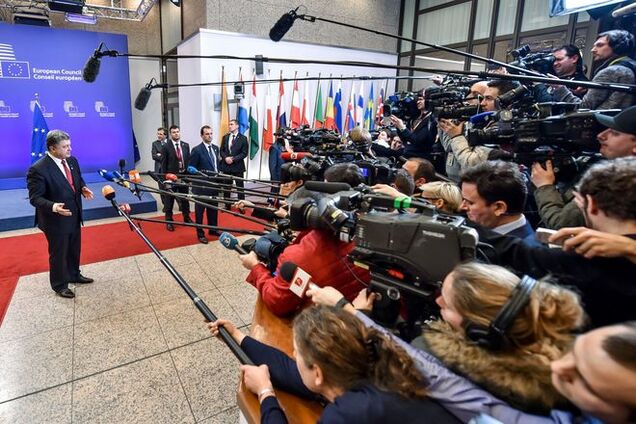 Порошенко: Путін теж відповідає персонально за мінські угоди