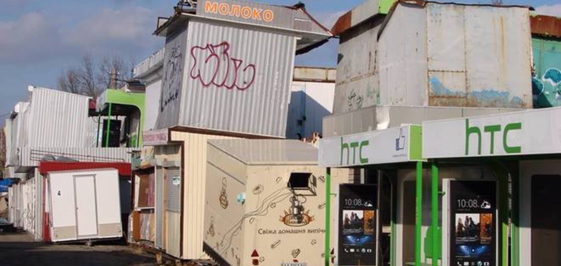 Киевское 'кладбище МАФов' стало двухэтажным: опубликованы фото