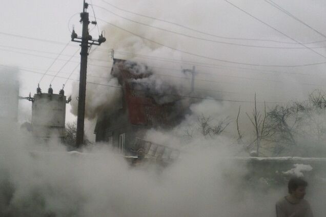 В Киеве загорелась двухэтажная дача: опубликованы фото с места ЧП