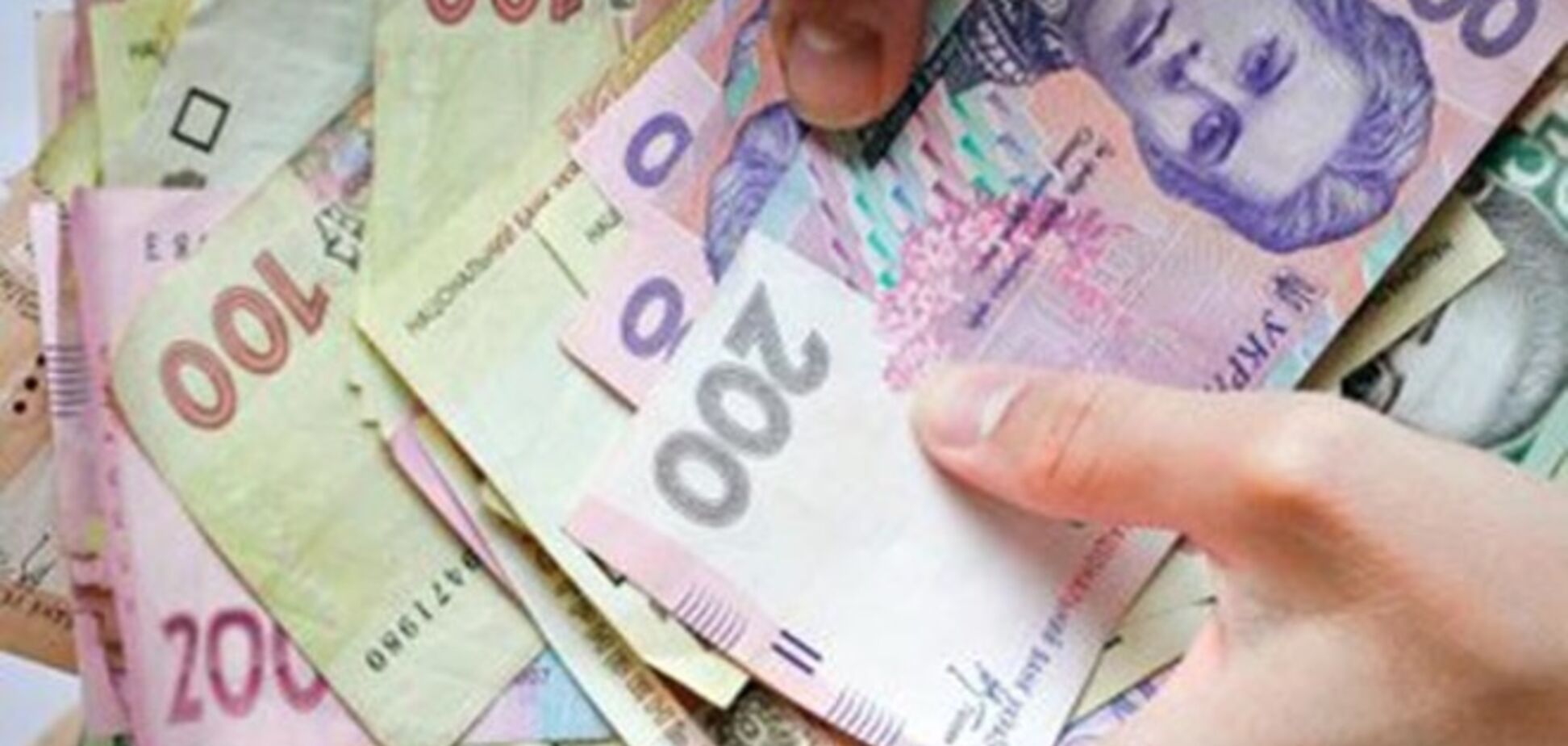 Гривня на межбанке обвалилась еще на 50 копеек