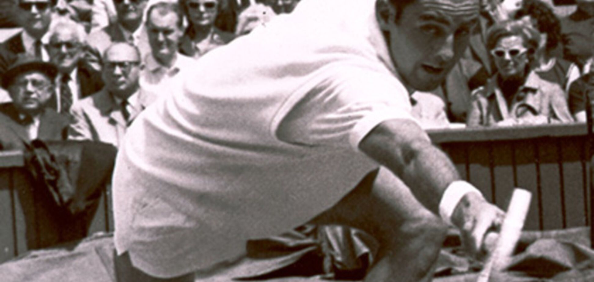 Известного теннисиста обвинили в изнасиловании прямо на корте