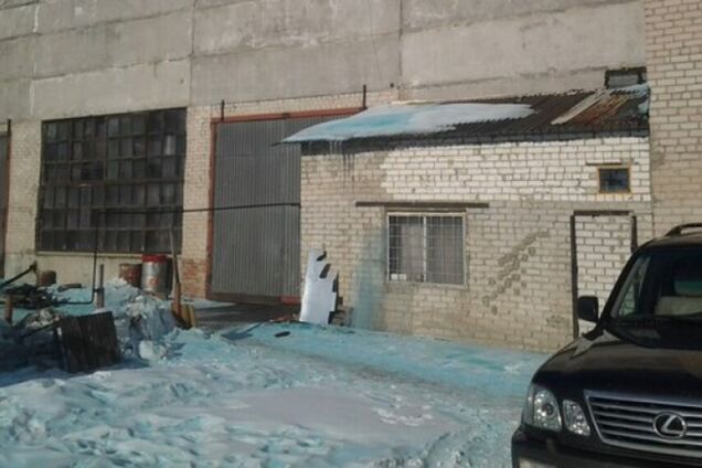 Суворий Челябінськ продовжує дивувати: у місті випав блакитний сніг з запахом металу