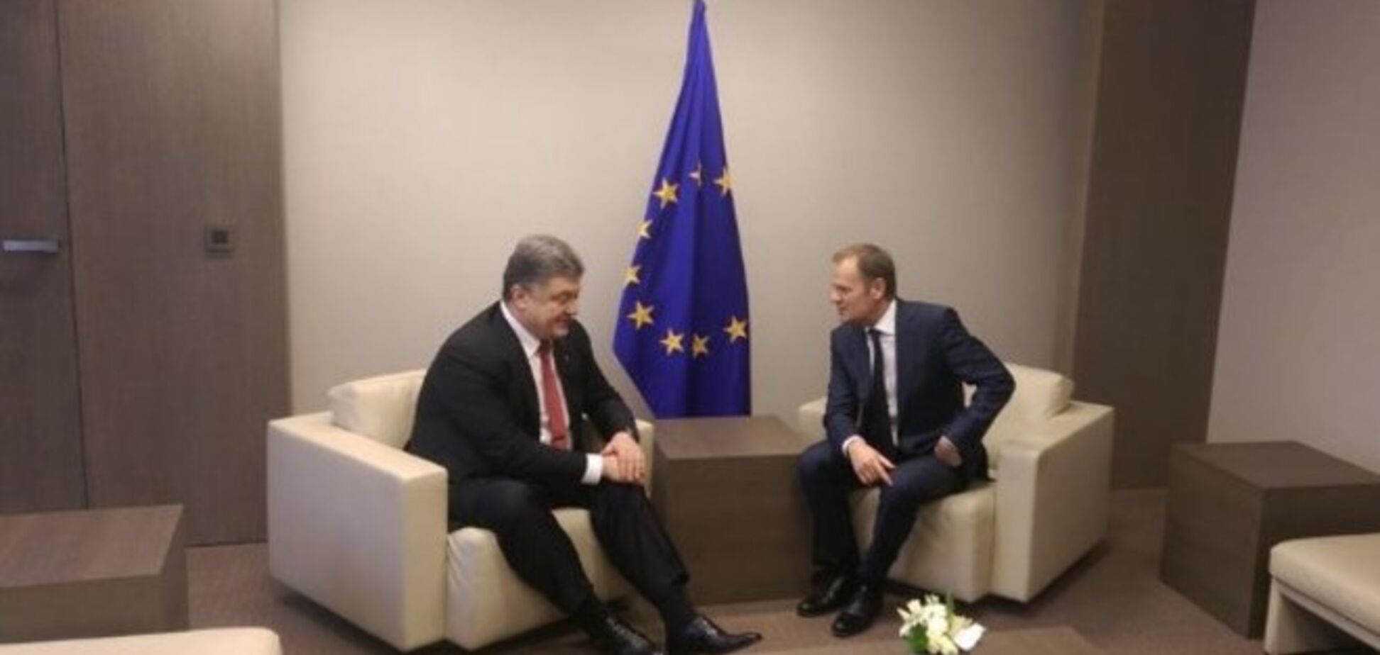 Порошенко начал переговоры с Туском в Брюсселе