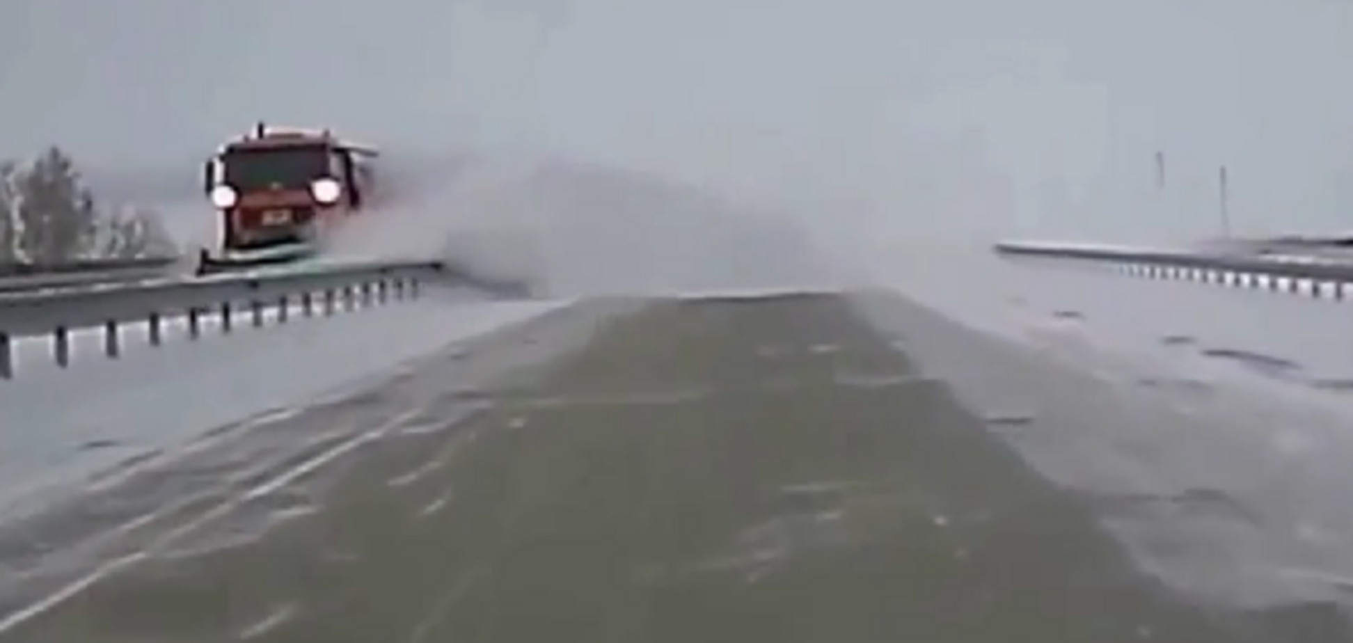 В Казахстане показали бесконечно глупый способ уборки снега с дорог: опубликовано видео