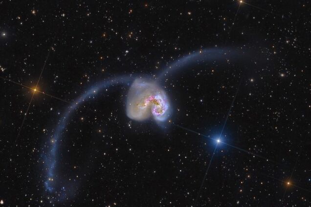 Хаббл заснял во Вселенной пару галактических 'Антенн'