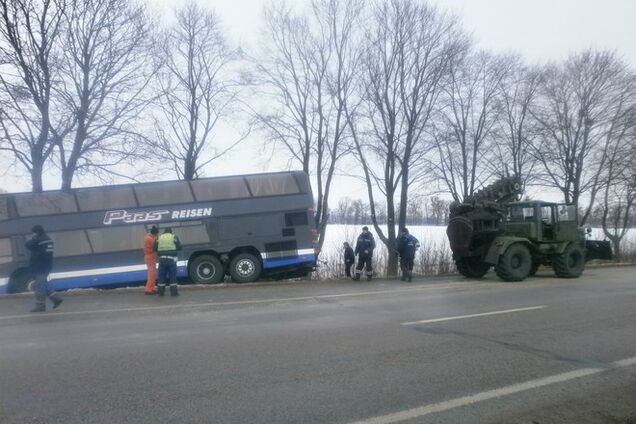 ДТП с двумя автобусами под Киевом: спасены 19 пассажиров