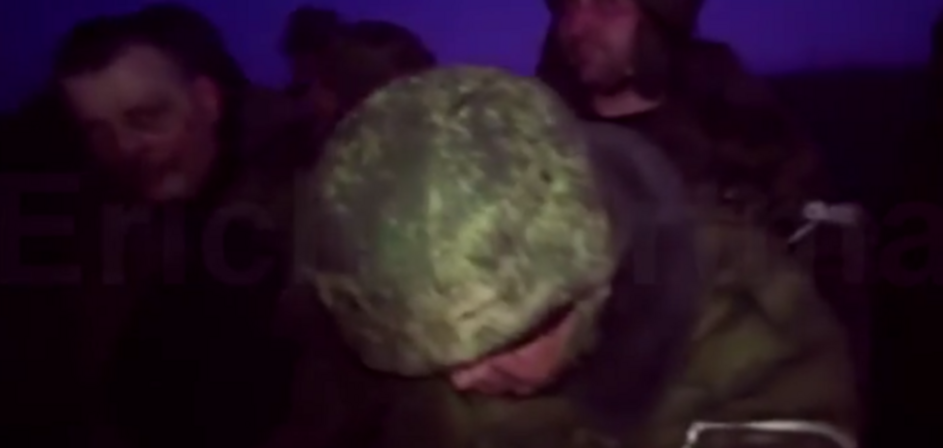 'Руки за голову!' - пленным боевикам под Дебальцево устроили 'теплый' прием: видеофакт