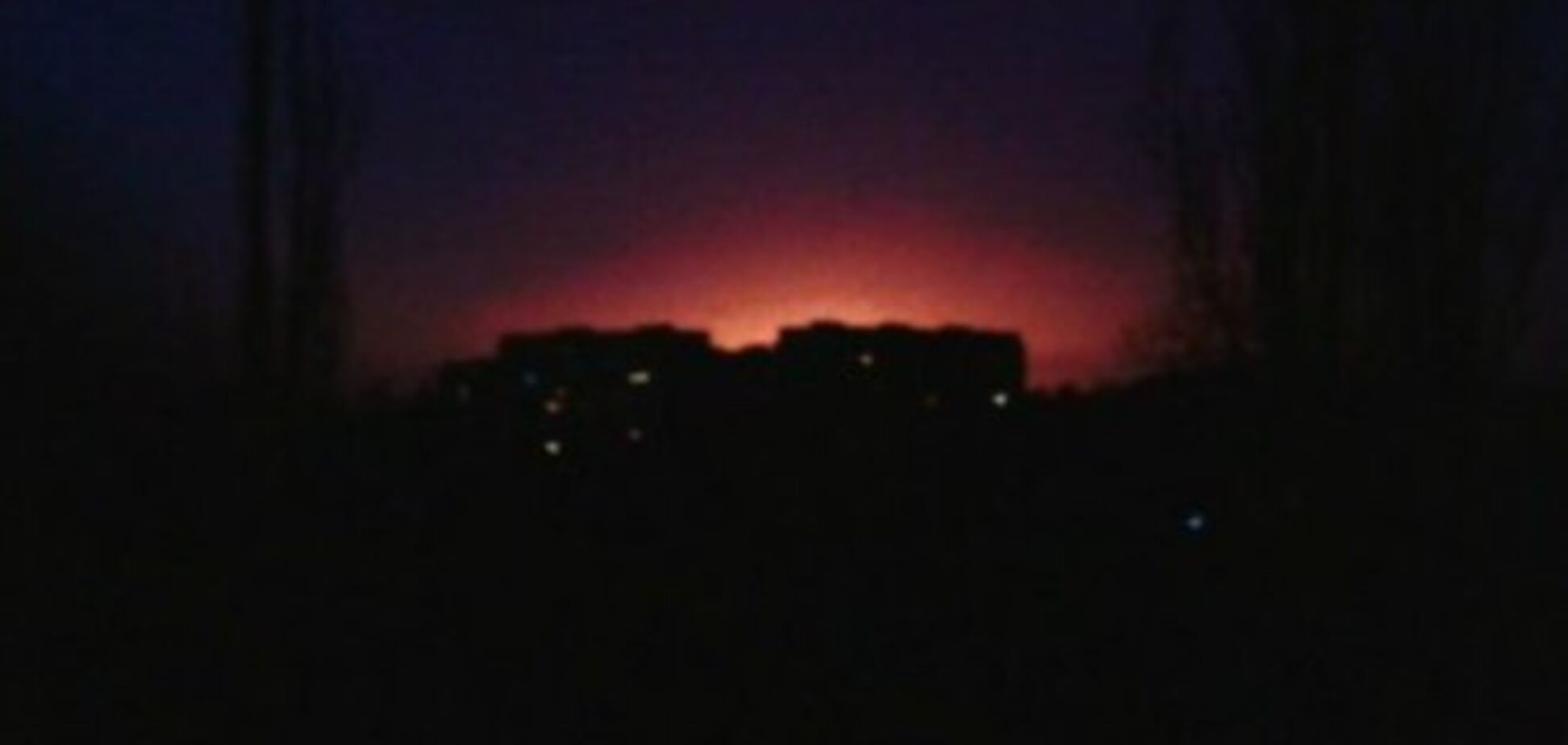 Террористы на Луганщине обстреляли газопровод: пламя видно за десятки километров. Фото- и видеофакты