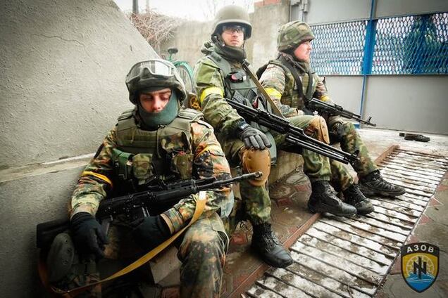 Бойцы 'Азова' под Широкино захватили в плен боевиков