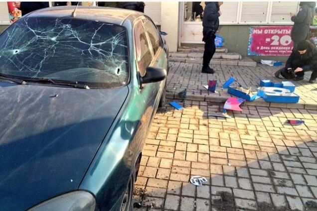 Три жителя погибли и 12 ранены из-за обстрела в центре Донецка: опубликовано фото и видео