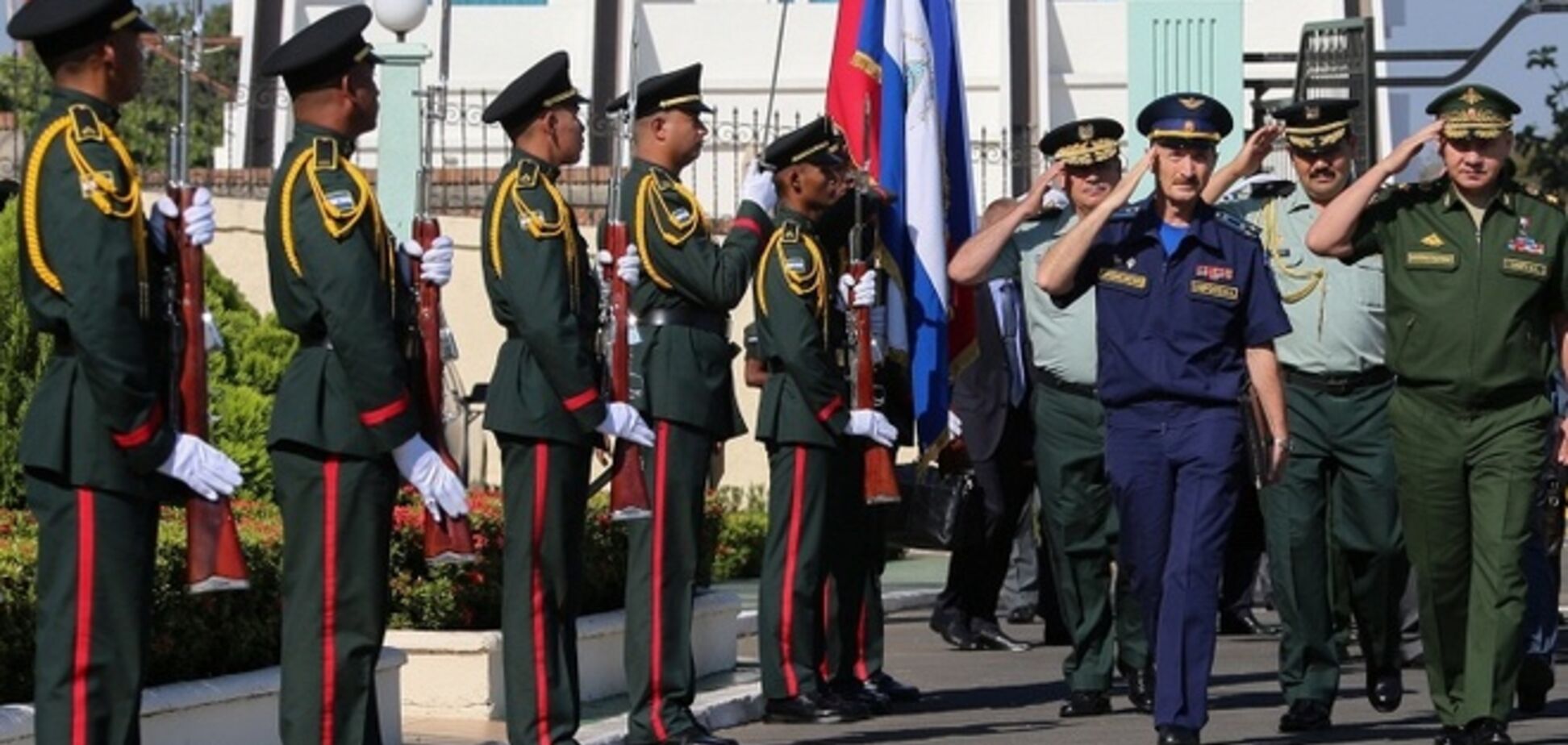 Россия наращивает военное присутствие в Латинской Америке: Шойгу встречается с Кастро
