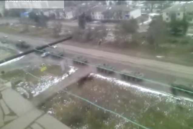 Россия перекидывает колонны военной техники из Крыма к Херсонщине: видеофакты