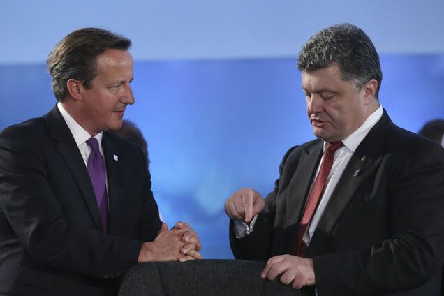 Порошенко после объявленного перемирия обсудил ситуацию на Донбассе с Кэмероном