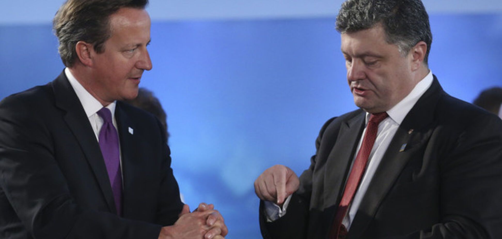 Порошенко после объявленного перемирия обсудил ситуацию на Донбассе с Кэмероном