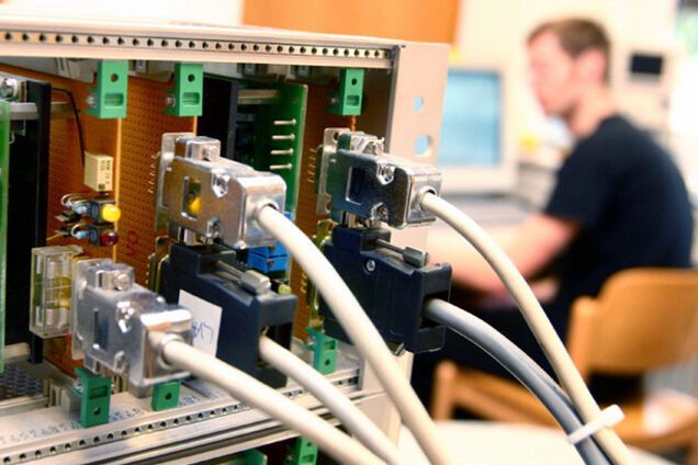 Крупнейшая афера современности: хакеры обчистили 100 банков из 30 стран