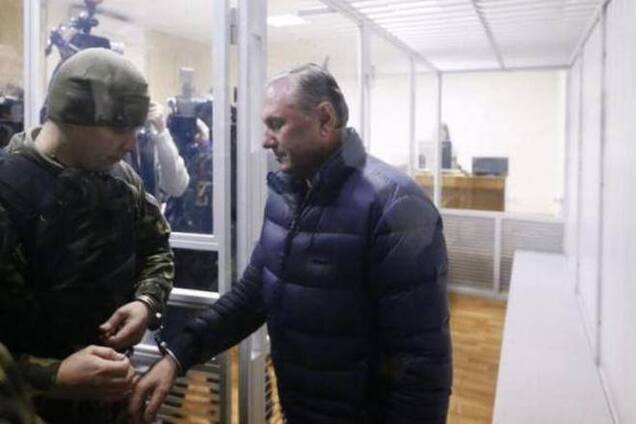 Ефремов просит не оставлять его за решеткой и божится, что не сбежит из Украины