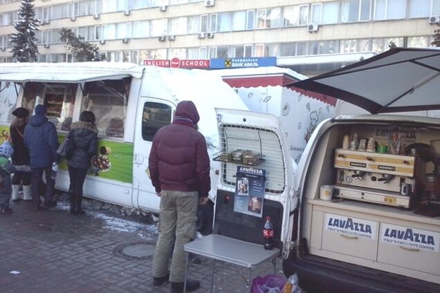 В Киеве выгнали МАФы из двух станций метро: опубликованы фото генеральной уборки