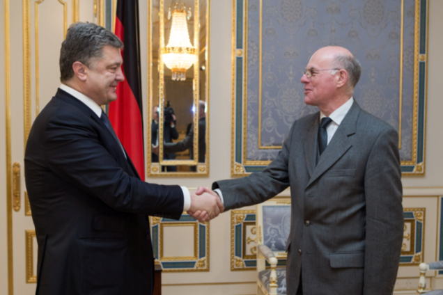 Порошенко рассказал главе Бундестага, как террористы нарушают 'перемирие' под Дебальцево