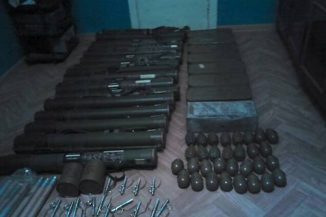 В Одессе нашли беспрецедентный арсенал оружия: фото 'находок'
