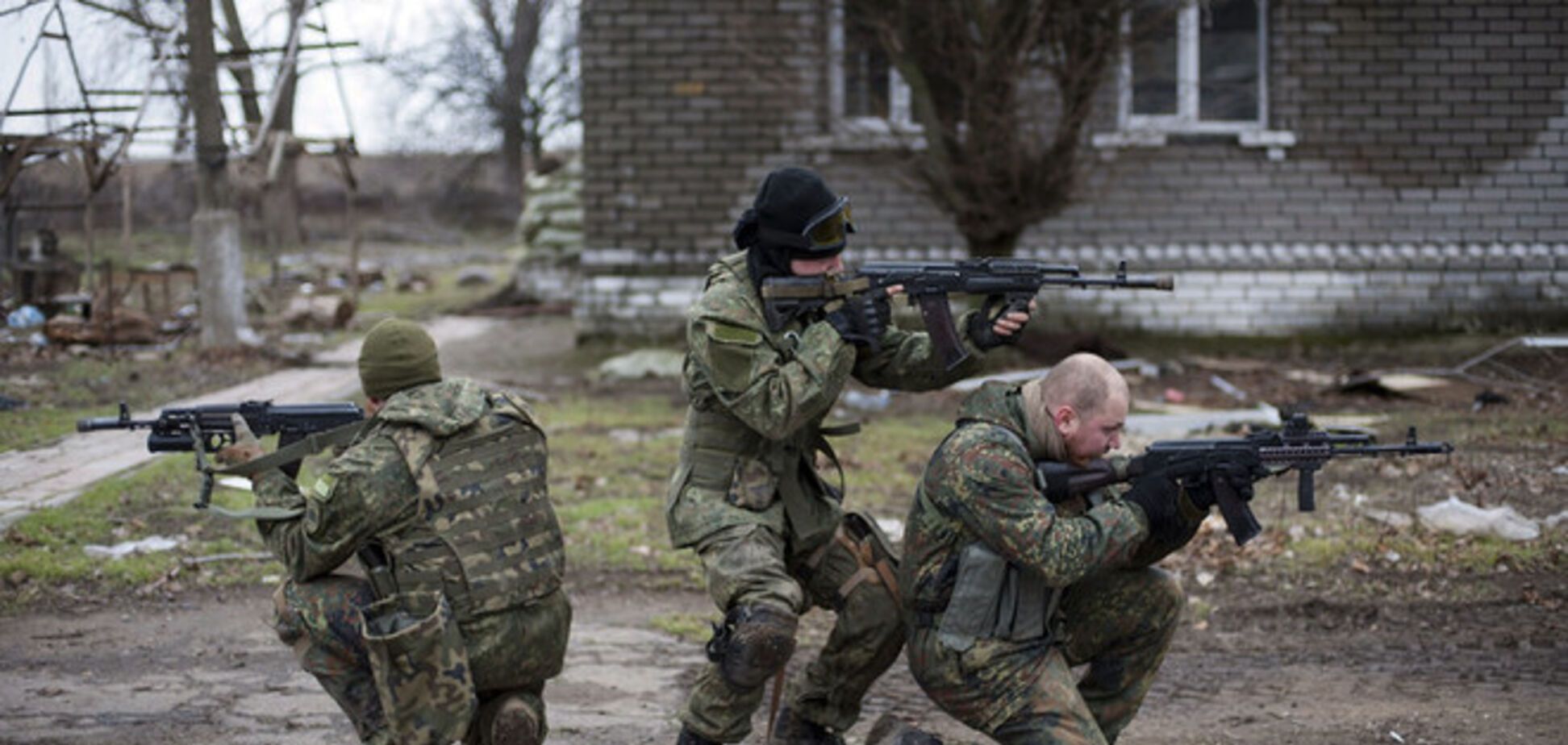 Під Маріуполем бій: терористи рушили в атаку танки. Опубліковано відео