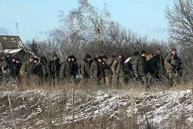 Российские СМИ показали колонну пленных воинов АТО под Дебальцево: опубликованы фото