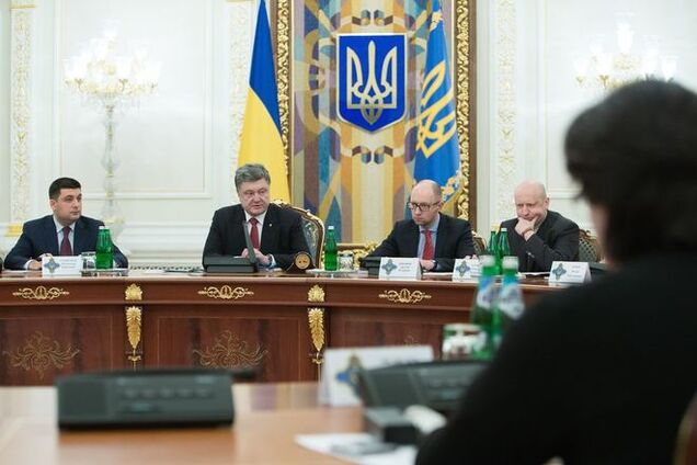 СНБО одобрил изменения в закон о военном положении и обращение Украины к ООН и ЕС о введении миротворцев. Видео заседания
