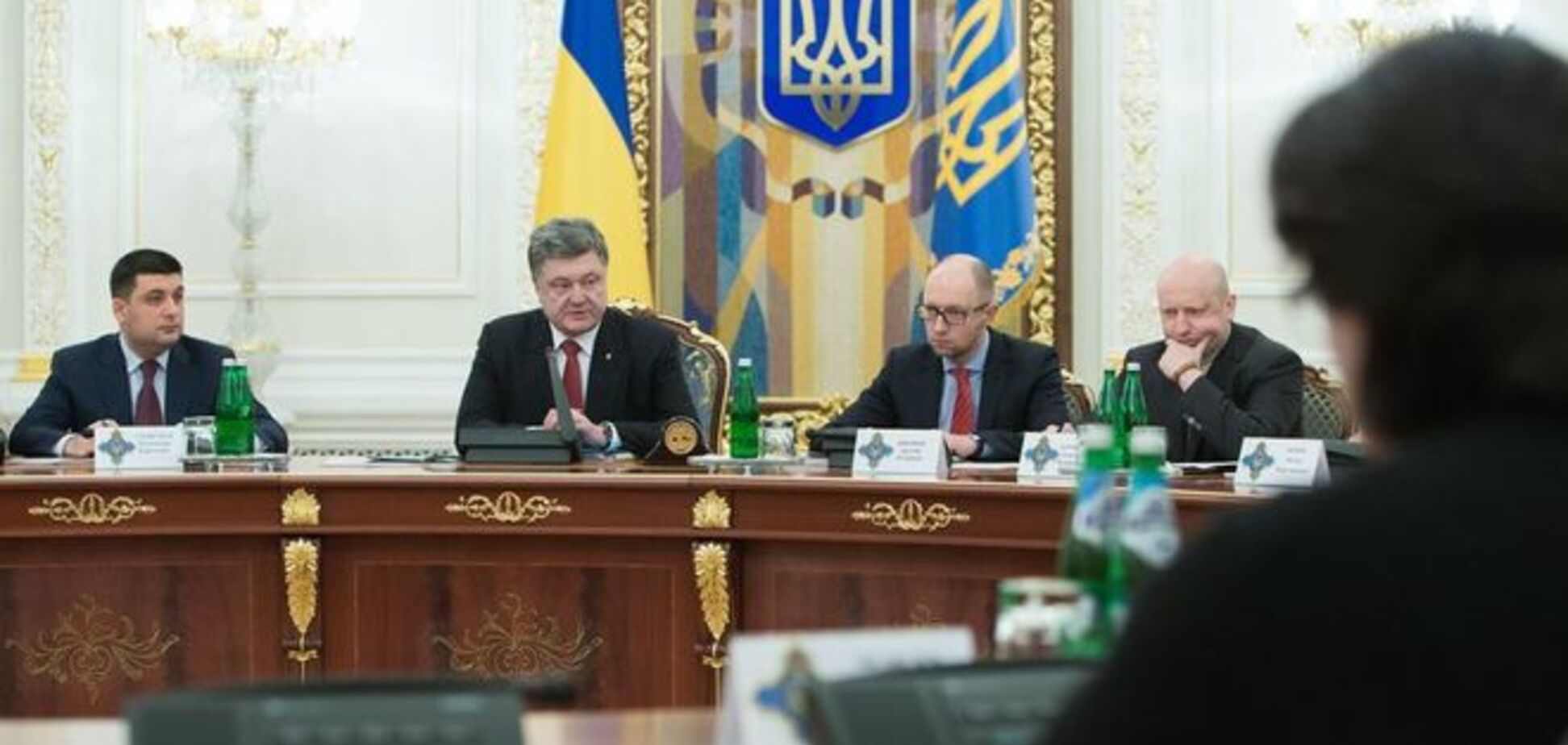 СНБО одобрил изменения в закон о военном положении и обращение Украины к ООН и ЕС о введении миротворцев. Видео заседания