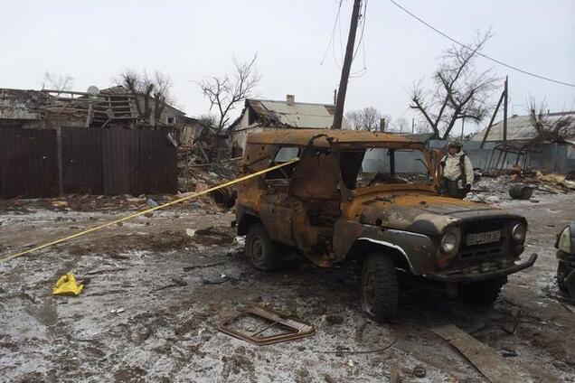 Поселок-призрак. Как выглядят разрушенные боевиками Пески: фоторепортаж