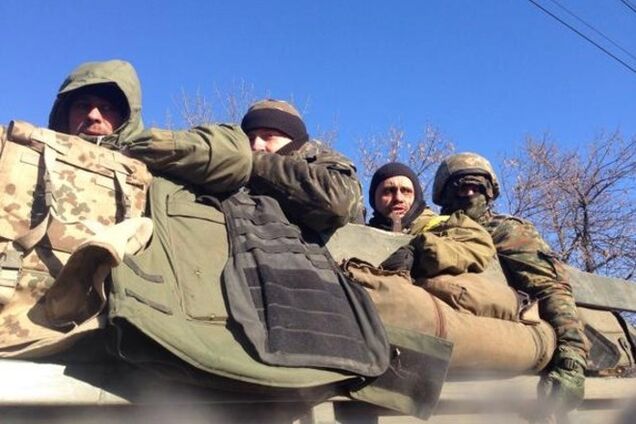 Журналист сообщил об отступлении украинских бойцов из Дебальцево. Штаб АТО опровергает