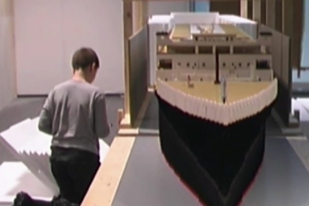 В Исландии ребенок-аутист собрал из 'Лего' 6-метровую модель 'Титаника'