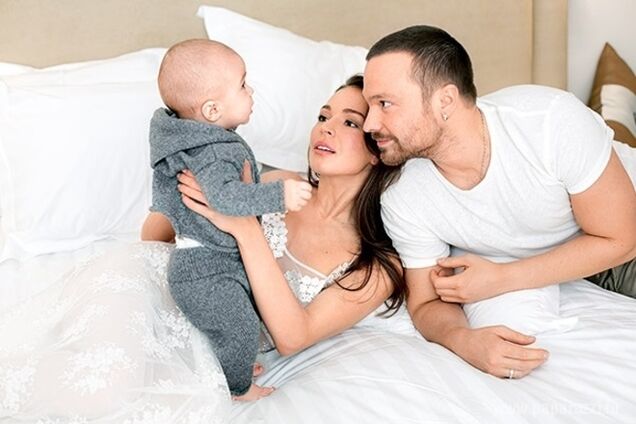 Алексей Чадов и Агния Дитковските устроили постельную фотосессию с сыном