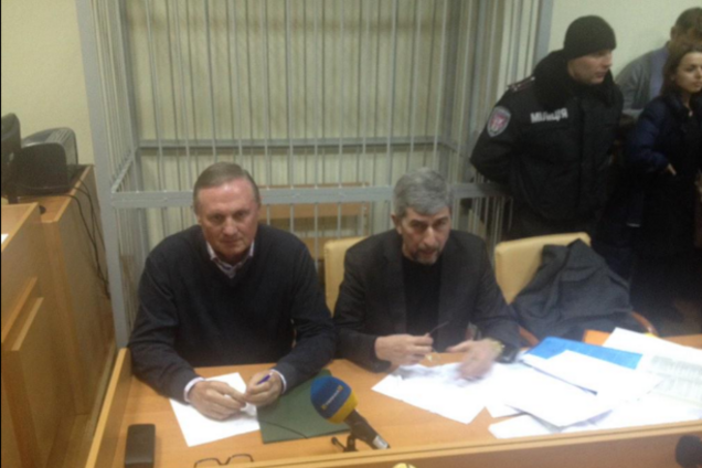 Єфремов прибув до Печерського суду Києва, засідання буде закритим для ЗМІ: фотофакт