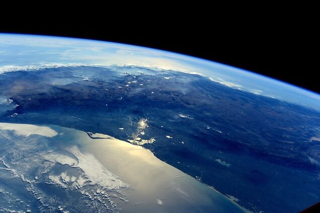 Астронавт заснял с МКС 'землю между двумя океанами'
