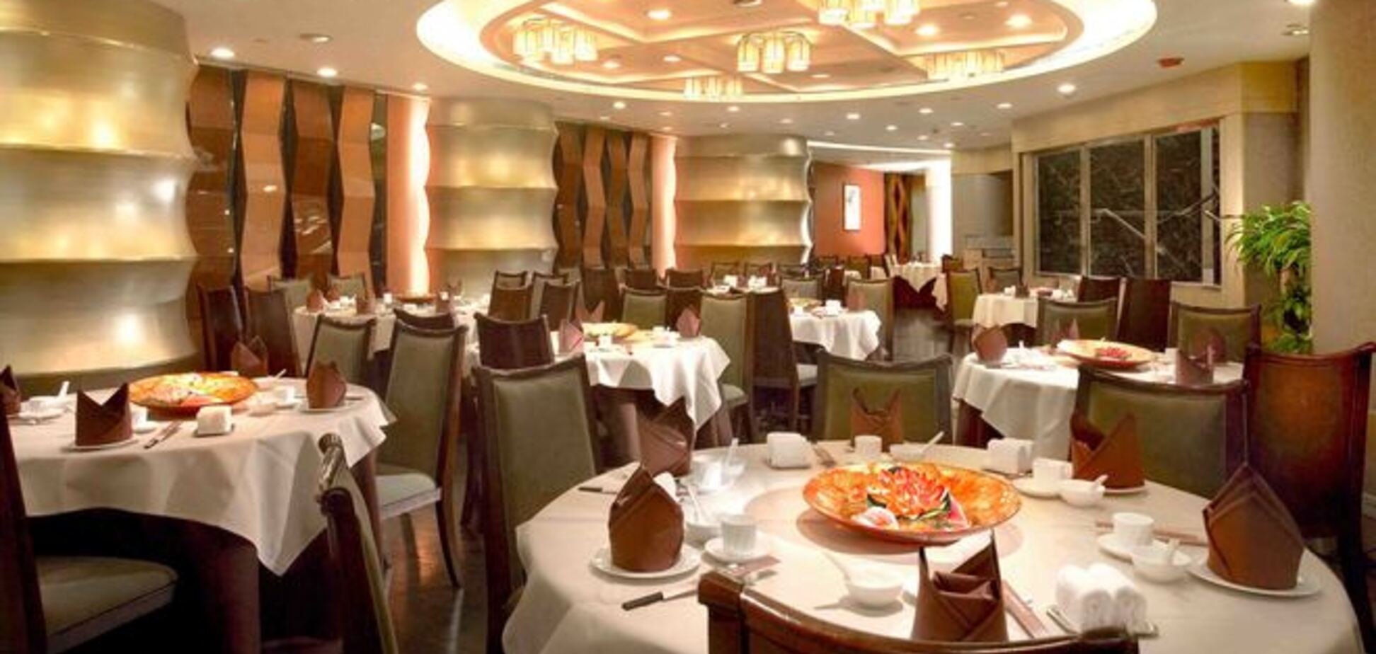 10 психологических трюков ресторанов, кафе и баров