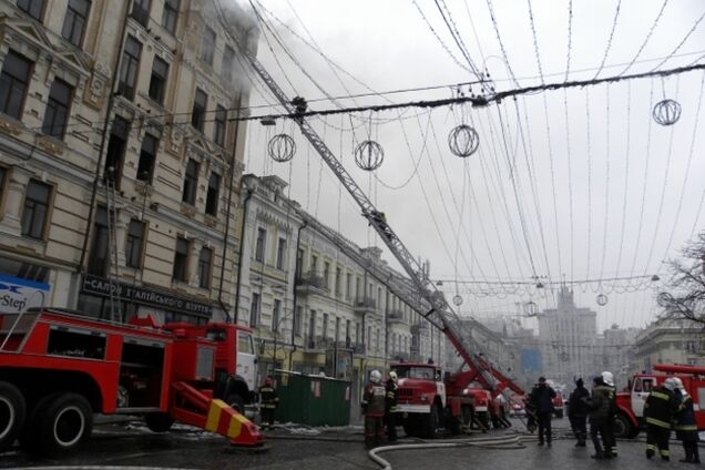 В центре Киева сгорели два этажа столетнего дома: опубликованы фото и видео