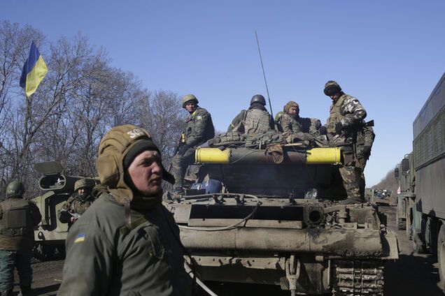 Відступ з Дебальцеве та бої в Широкине: останні події на Донбасі і фото