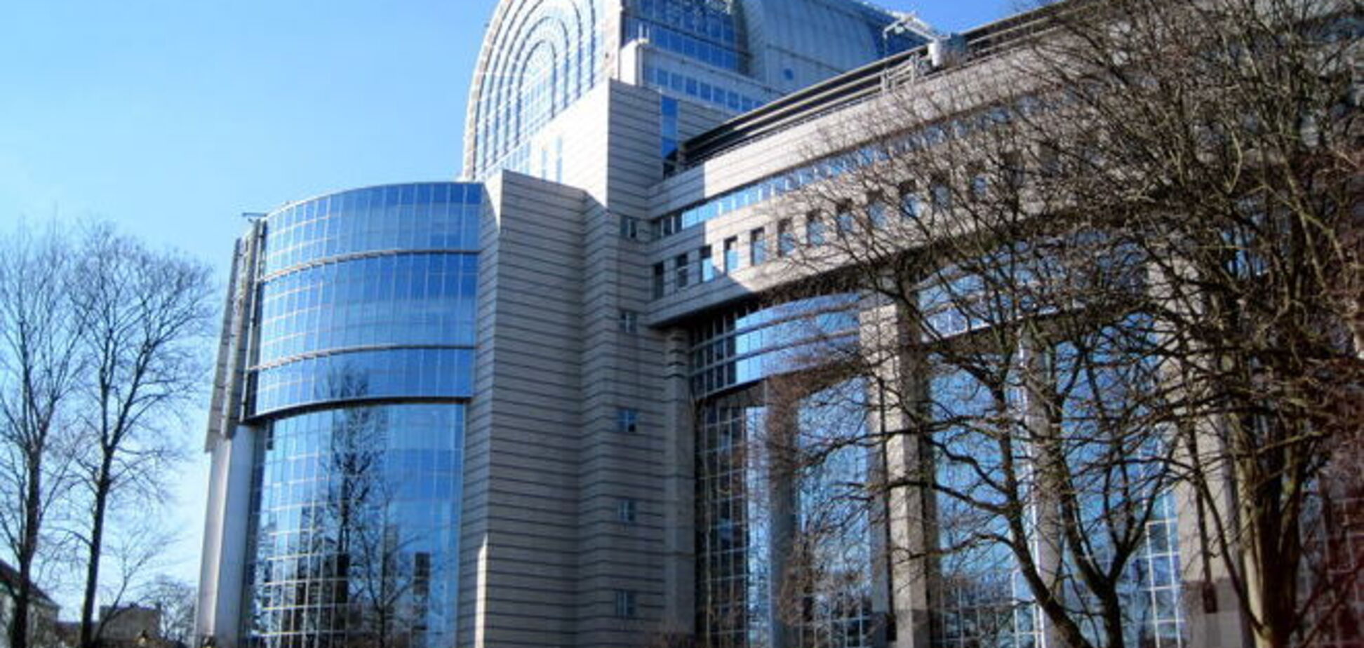 В Брюсселе из-за угрозы взрыва эвакуировали Европарламент