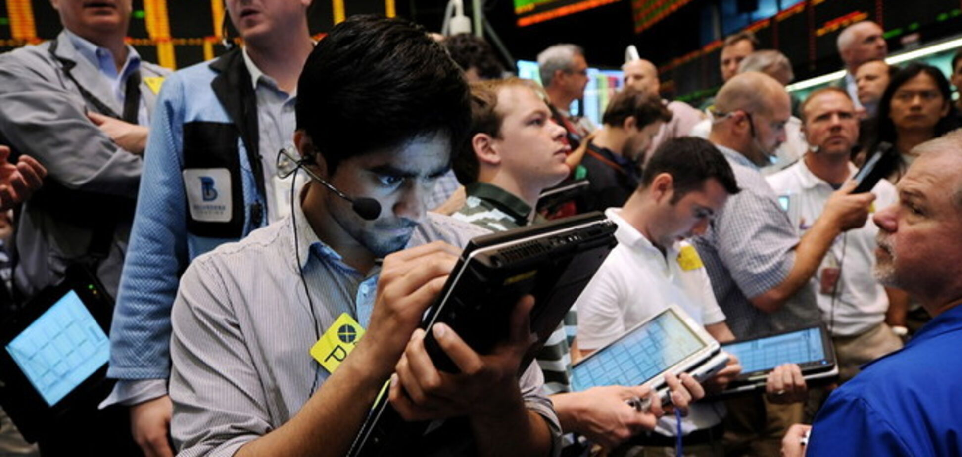 Цены на нефть Brent и WTI начали неделю с падения