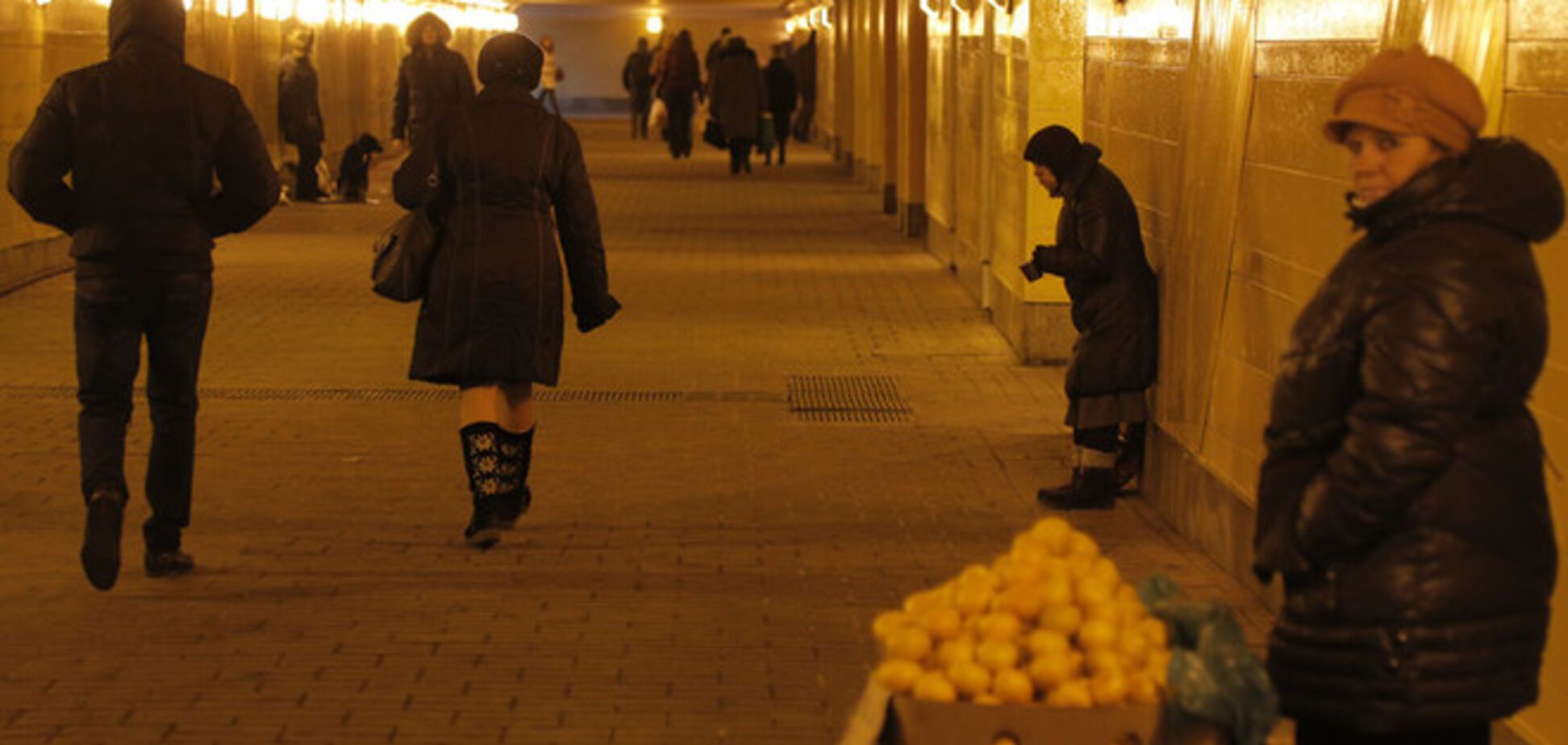 Зарплаты россиян в 2015 году снизятся на 10% из-за санкций и дешевой нефти