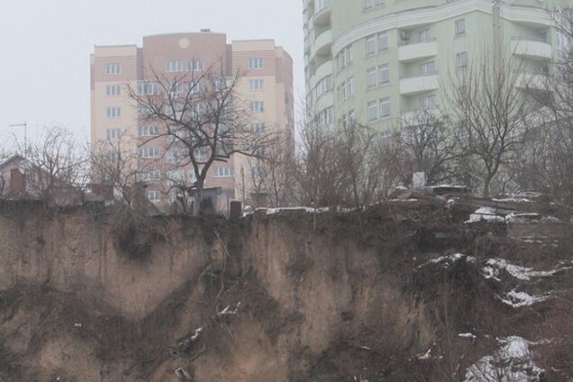 В Киеве оползни угрожают 136 участкам: где может поползти земля
