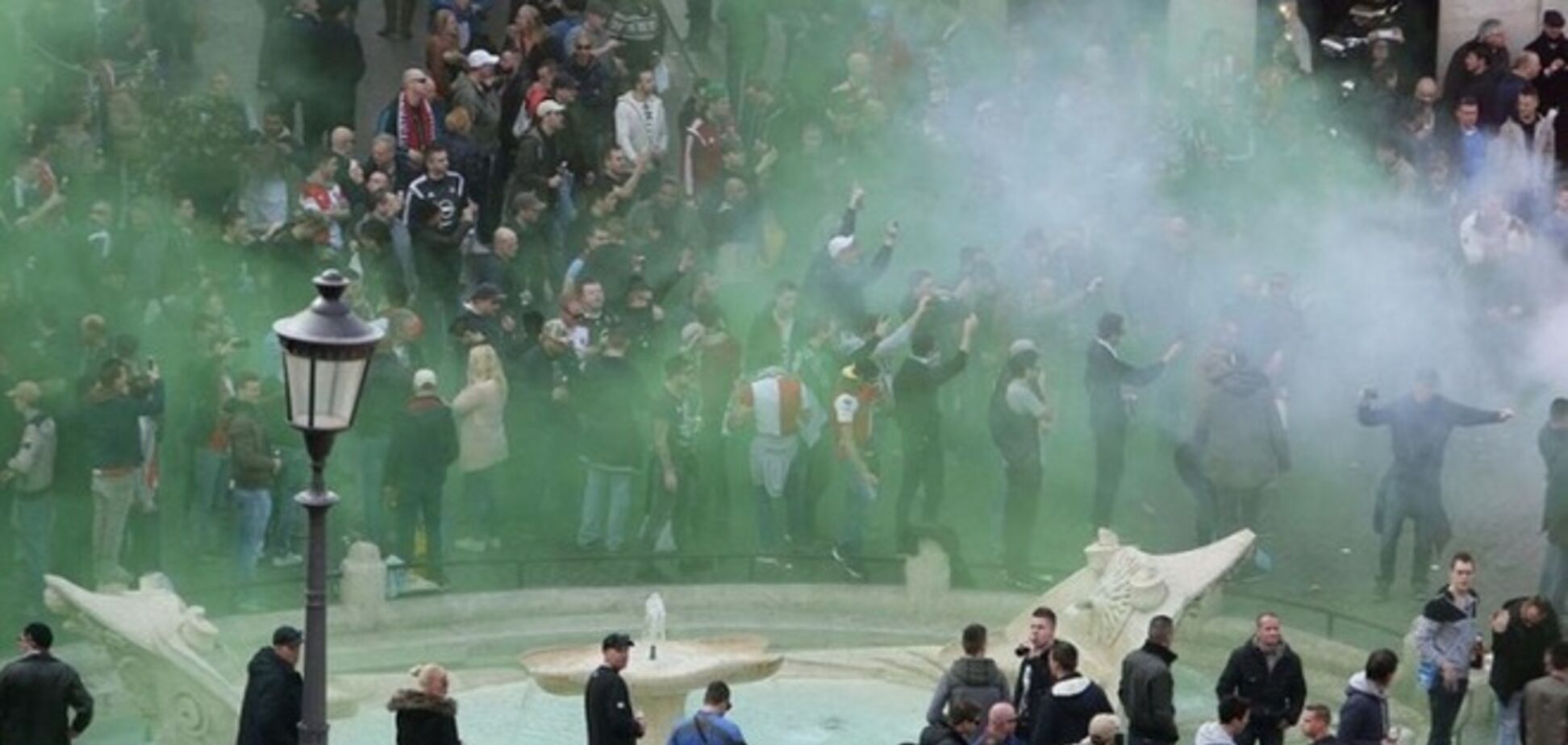 Футбольные фанаты устроили погромы в Риме: фото и видео беспорядков