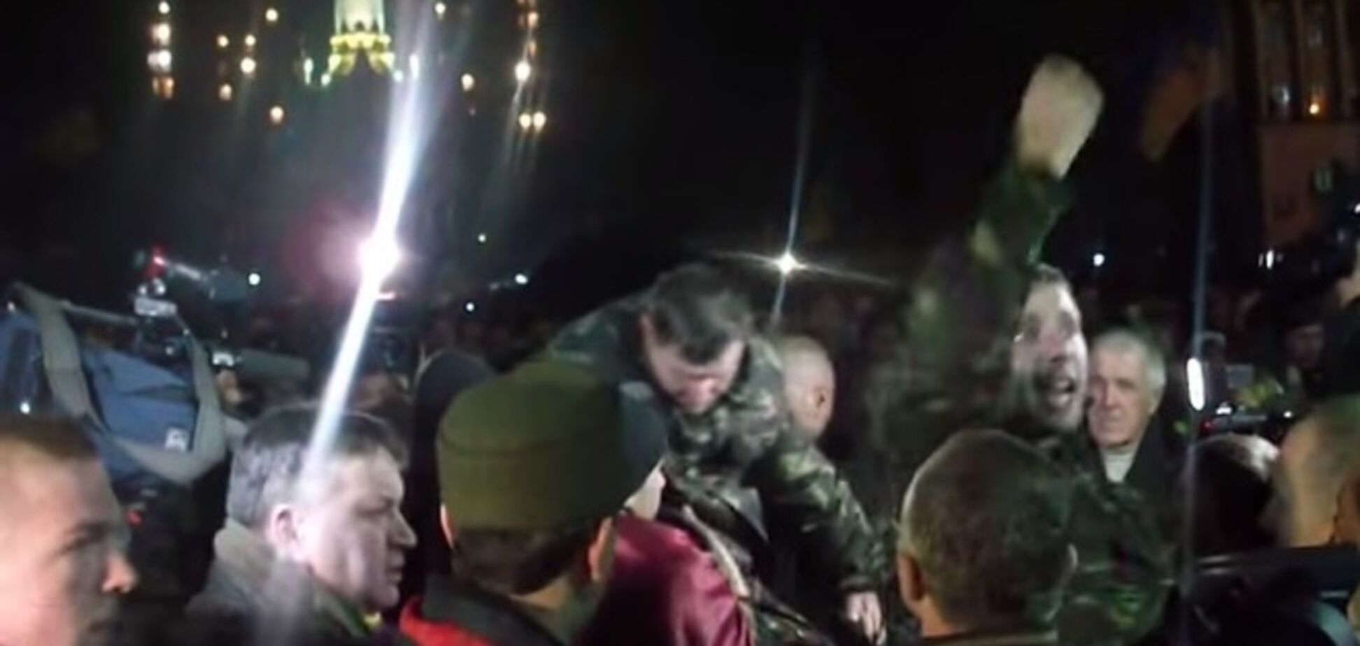 Опубликовано видео прорыва Парасюка на сцену Майдана