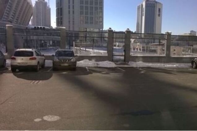 Возле Министерства спорта в Киеве исчезла велопарковка: фотофакт
