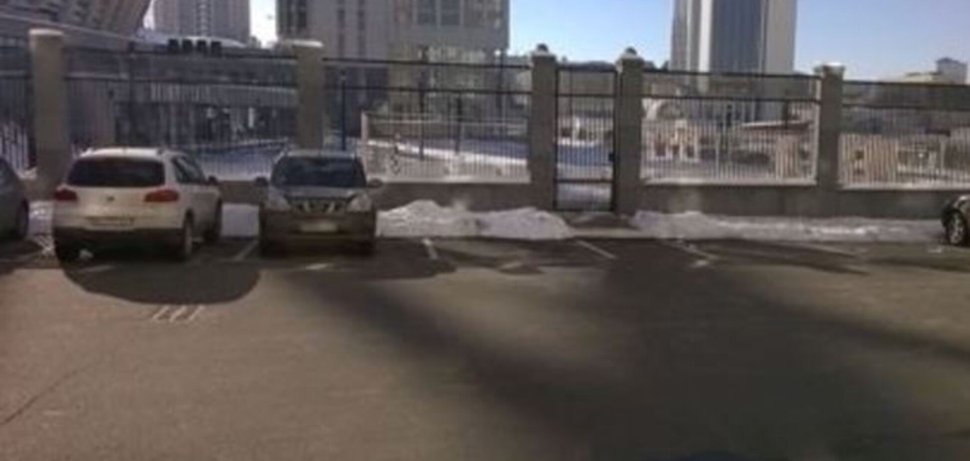 Возле Министерства спорта в Киеве исчезла велопарковка: фотофакт