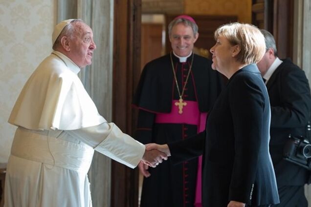 Папа Франциск и Ангела Меркель поговорили об Украине
