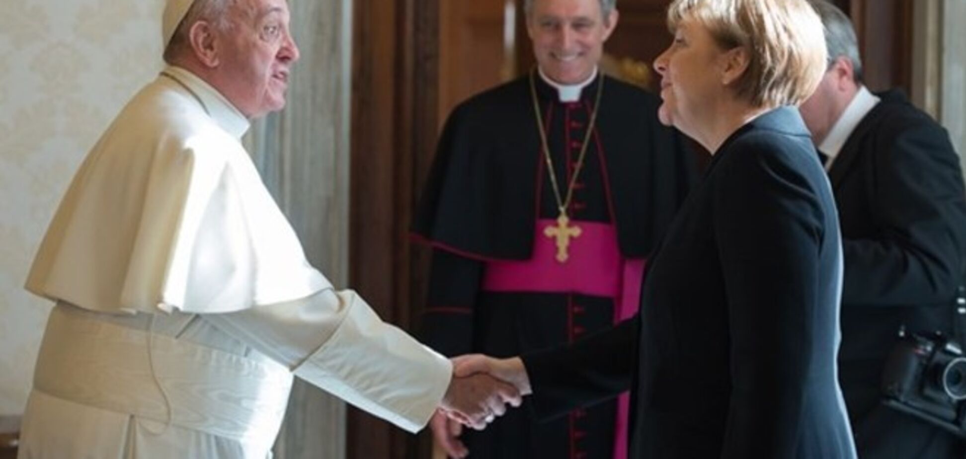 Папа Франциск и Ангела Меркель поговорили об Украине